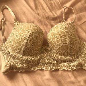 36C Daisy Fuentes bra